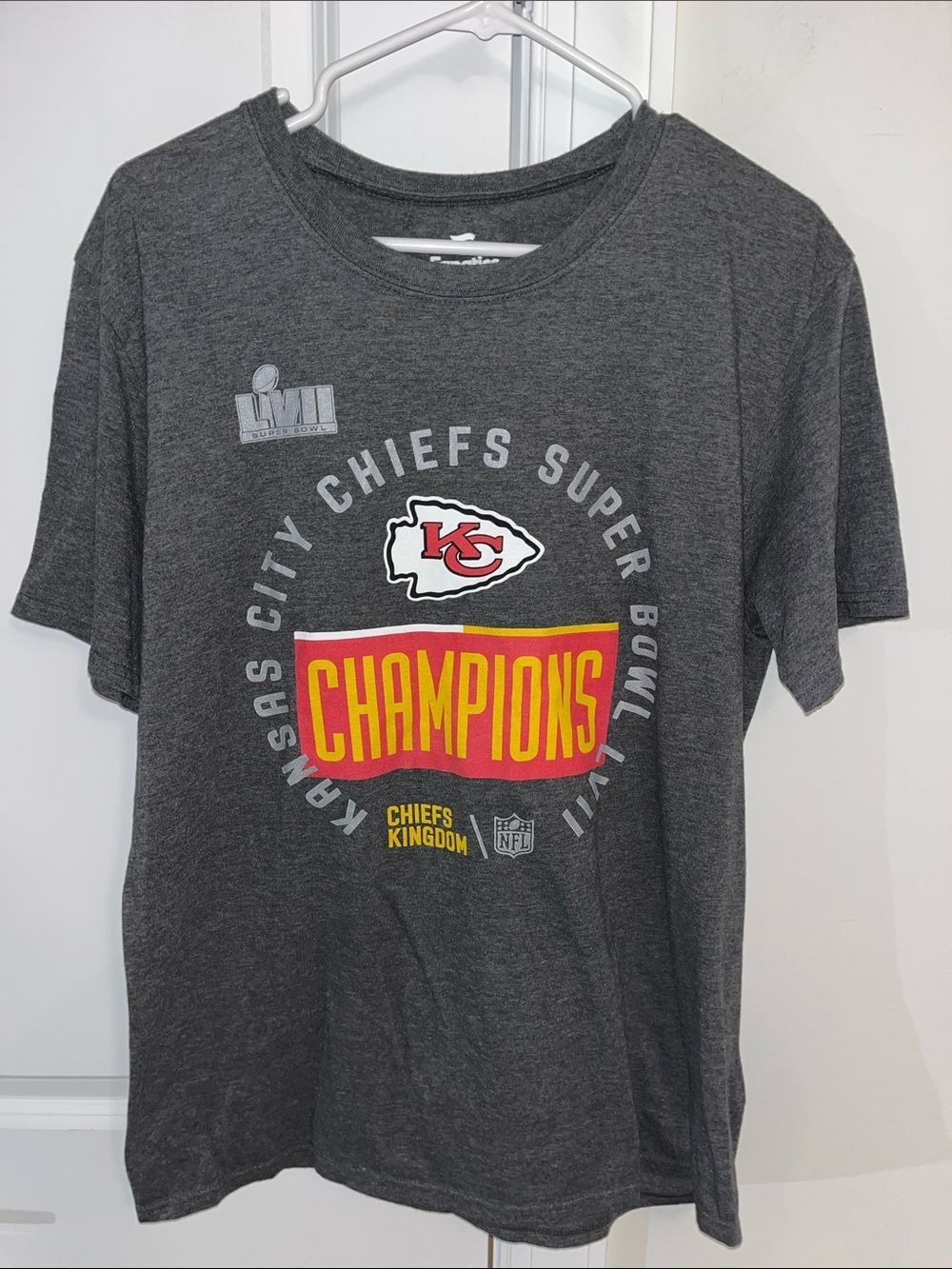 Kansas City Chiefs Kingdom Super Bowl champions T shirt L slim Gray Nfl